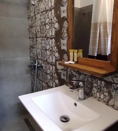 Amoraninew Pensión *