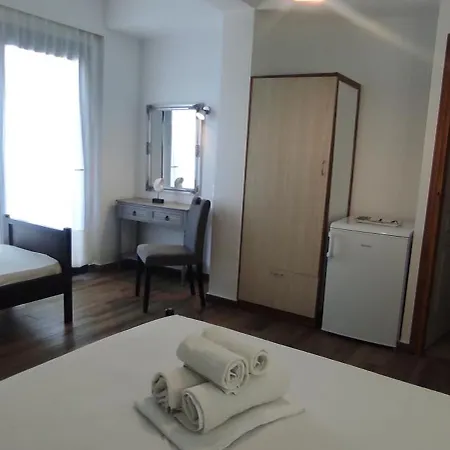 Amoraninew Pensión *